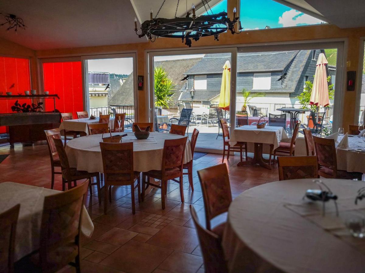 Weinhaus Burg-Schneider Hotel Reil Buitenkant foto