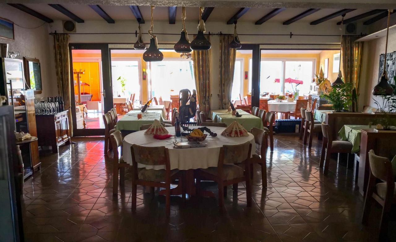 Weinhaus Burg-Schneider Hotel Reil Buitenkant foto