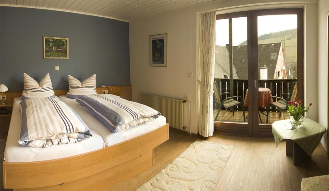 Weinhaus Burg-Schneider Hotel Reil Buitenkant foto